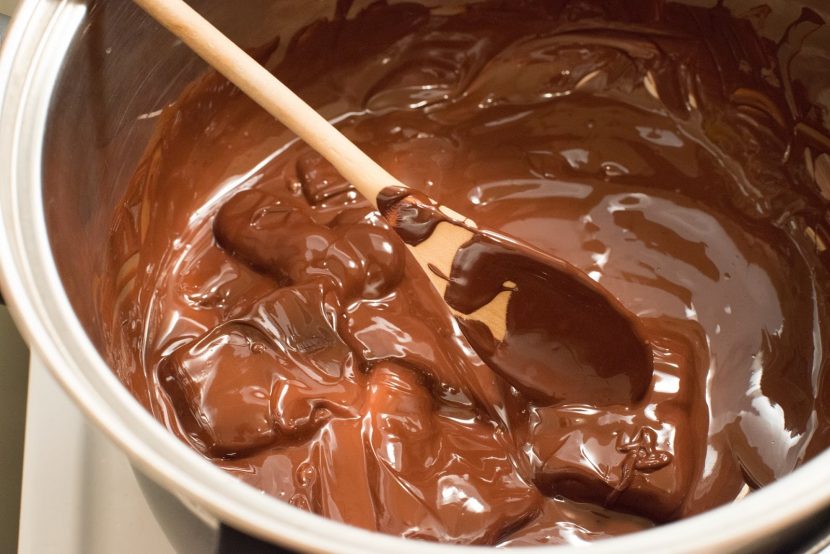 Cara membuat coklat cair untuk piscok yuk simak.